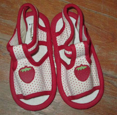 Shoes  Socks - Strawberry Sandals - Size 4 (Baby) was listed for R20 ...