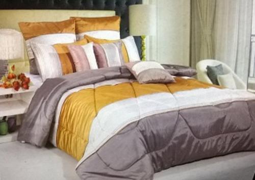 KING SIZE COMFORTER -GOLD  WHITE AND GREY